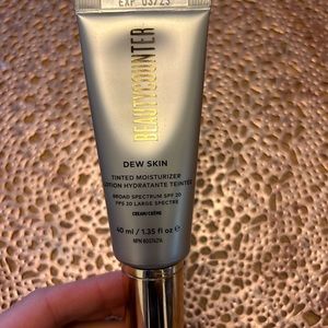Beautycounter Dew Skin Tinted Moisturizer Light